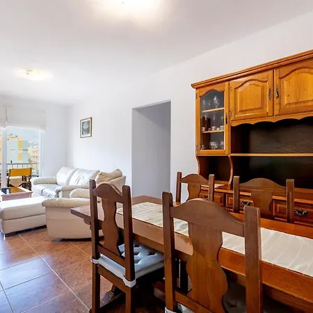 Cerca De La Playa Y Comodo By 坎德拉里亚